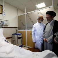 عيادة العلماء والشخصيات للإمام الخامنئي حفظه الله في المستشفى